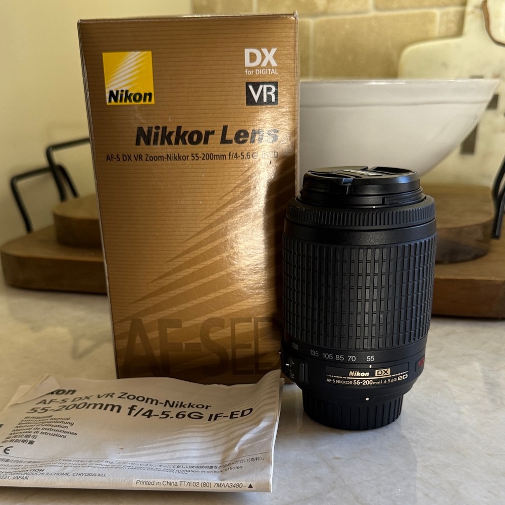 Nikon Black VR Zoom Lens 55-200mm